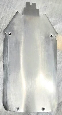 ОБНОВЛЕННАЯ ПРОТИВОСКОЛЬЗЯЩАЯ ПЛАСТИНА Traxxas для шасси ралли Ford Fiesta ST SLASH 4X4 LCG, сплав - Изображение 1 из 4