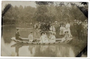 Photo Kingdom of Yugoslavia Officers with Ladies in Boat Arandjelovac, Serbia - Picture 1 of 2