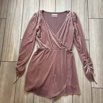 Vestido/mameluco de terciopelo rosa mediano Urban Outfitters para mujer Foto 1 de 4