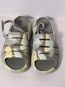 UGG Sport Yeah Camopop Sandalen grün Camouflage Damengröße 7 Riemen hinten - Bild 1 von 6
