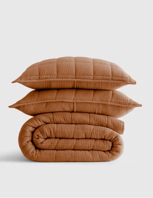 CONJUNTO DE COLCHAS CAIXA DE GAZE AREJADA ORGÂNICA MARMELO KING CAL ALGODÃO TERRACOTA NOVO COM ETIQUETAS US$ 200 - Imagem 1 de 4