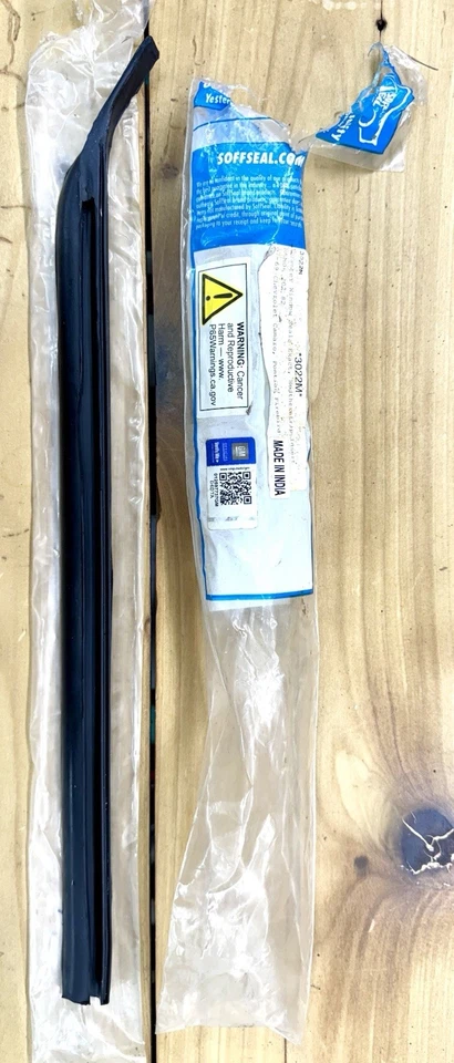 SoffSeal 3022M Quarter Window Vertical Weatherstrip Insert, 1967-69 SINGLE PIECE - image 1 of 3