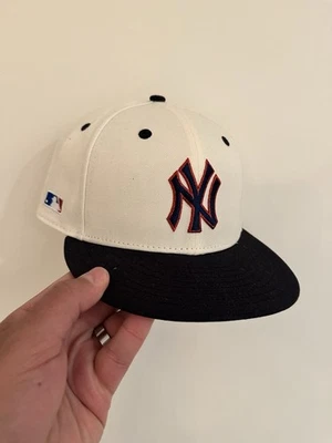 Hat Club Exclusive White Dome New York Yankees Size 7 3/8 MLB Side Logo - Image 1 of 4