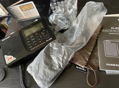 TECSUN PL-606  PLL FM/Stereo MW LW SW World Band-AM FM SHORTWAVE RADIO W/DSP - Image 1 of 4
