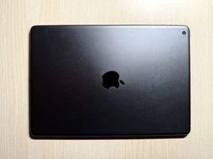 Apple iPad 9th Generation 10.2-inch 64GB Wi-Fi Space Gray And Apple Pencil - Picture 1 of 13