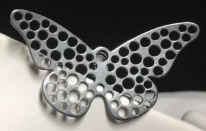 Clip de cuello bufanda vintage Neiman Marcus mariposa polilla tono plata - Imagen 1 de 4