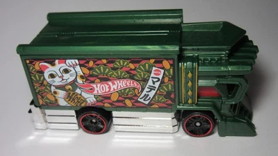 HOTWHEELS RAIJIN EXPRESS ЧАСТЬ СЕРИИ ЗЕЛЕНЫЙ С СЧАСТЛИВОЙ КОШКОЙ НА СТОРОНЕ ОДИНОЧНЫЙ - Изображение 1 из 4