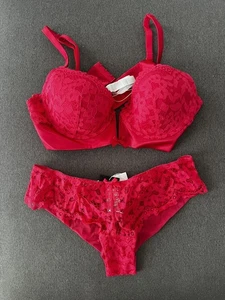 Completo intimo Yamamay reggiseno balconcino e brasiliana Jennifer Lopez lampone - Foto 1 di 19