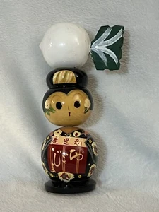 Muñeca Kokeshi de madera con Daikon/Rábano 8,5" de alto - Imagen 1 de 8