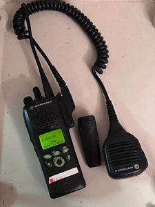 Motorola XTS2500 700-800 MHz P25 Radio cyfrowe H46UCF9PW6AN Mikrofon i bateria - Zdjęcie 1 z 20