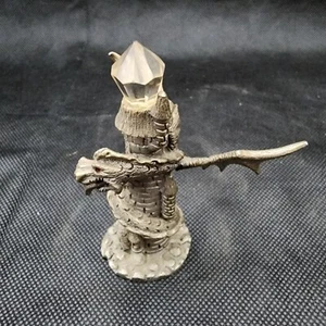 Estatuilla miniatura torre cubierta de cristal circundante dragón de peltre Spoontiques - Imagen 1 de 7