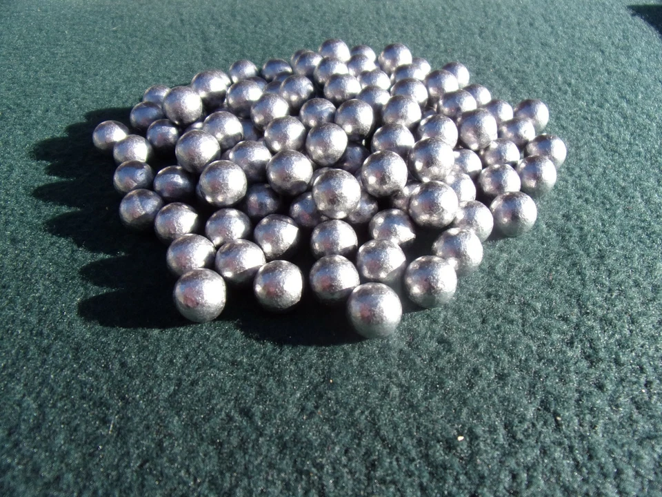 1kg 11mm approx round lead balls  catapult slingshot ammo 120 balls approx  - Image 1 of 3
