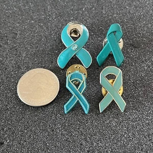 Lote de 4 cintas de conciencia verde azulado alfileres pinbacks cáncer de cuello uterino #45806 - Imagen 1 de 3