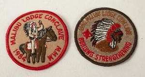 Coppia toppe BSA Scouts (B6A) Malibu Lodge Conclave 1985 (JSF6) copricapo capo - Foto 1 di 7