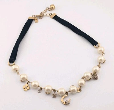 Collar Kate Spade Blanco En Perla Terciopelo Negro Buena Suerte Dije Armario Abuela Foto 1 de 4
