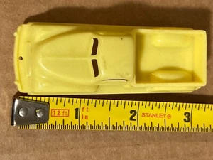 VINTAGE RENWAL YELLOW PLASTIC TRUCK - Picture 1 of 3
