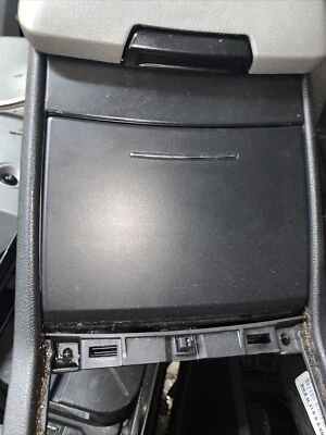 CHRYSLER 300C Front Central Cup Holders Only 05-07 3.0 Crd Hemi - Image 1 of 2