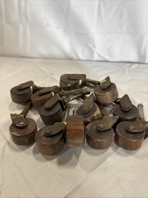 Винтажный набор из 4 деревянных колесиков-кастеров - Изображение 1 из 3