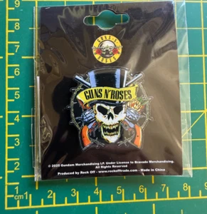GUNS AND ROSES TOP HAT SKULL VERY HIGH QUALITY METAL BADGE OFFICIALLY LICENSED - Picture 1 of 7