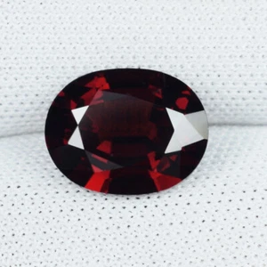 2.77 ct HOT LUSTROUS / DEEP RED NATURAL PYROPE GARNET GEMSTONE Oval - See Vdo DL - Picture 1 of 2