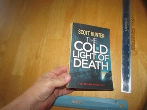 The Cold Light of Death by Scott Hunter (2021 Trade Paperback) - Foto 1 di 10