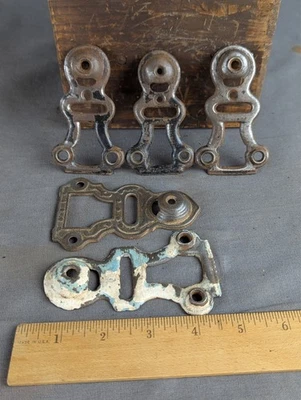 5 placas traseras antiguas de hierro fundido Roggins para pestillos de pulgar de hierro fundido Foto 1 de 4