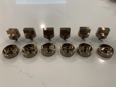 Juego de 6 perillas y base CAFE/GE BRONCE CEPILLADO Gas Range. CXPR6HKPTCG Foto 1 de 4