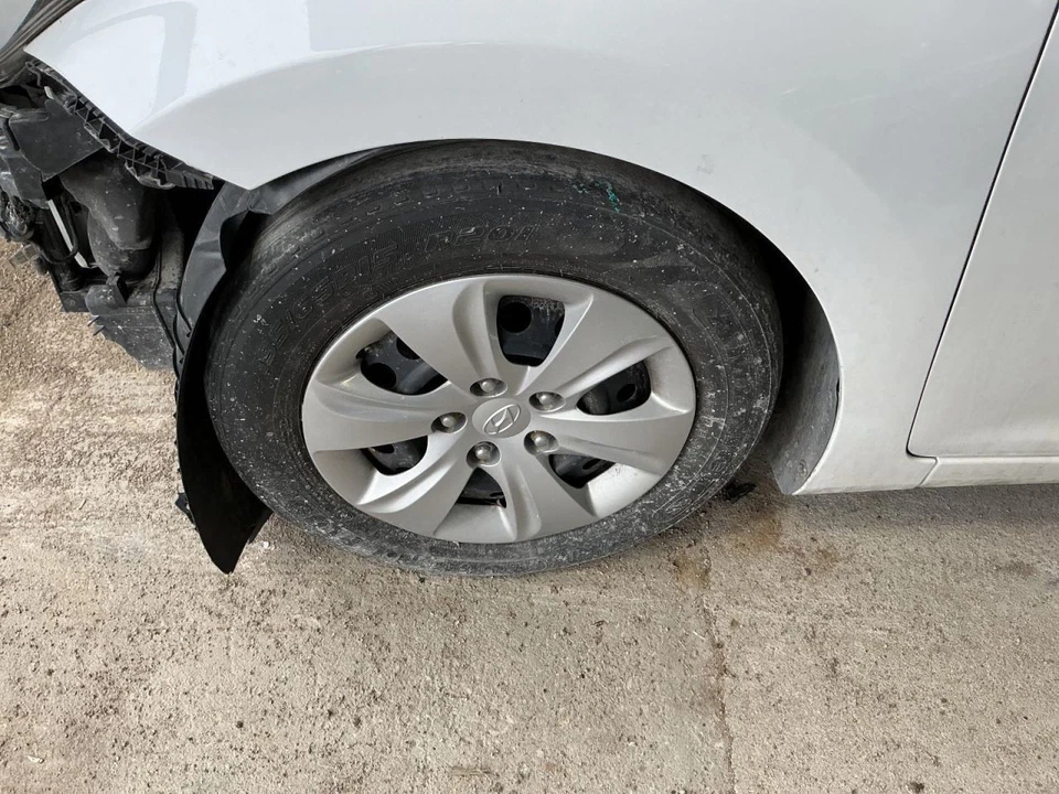 Tampa de roda calota 6 raios 15" compatível com 11-16 ELANTRA 4983082 - Imagem 1 de 1