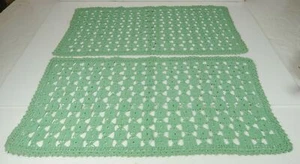 Paar Vintage grüne gehäkelte Deckchen Rechteck 12" x 24" - Bild 1 von 4