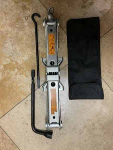 13-14-15-16-17-18-19-20 Nissan NV200 Tire Jack and Tools OEM - Picture 1 of 7