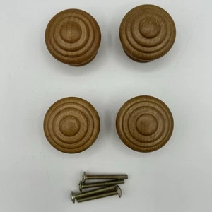 Lote De Colección De 4 Perillas Tirado De Cajón De Madera (con Tornillos De Latón) Manijas Puerta De Gabinete - Imagen 1 de 5