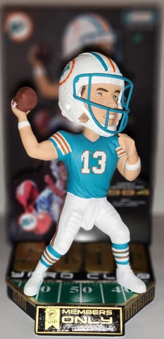 Dan Marino 5k Passing Yards Exclusive FOCO Bobblehead #/421 NIB Cover