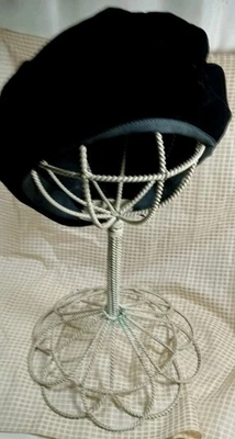 Sombrero boina de terciopelo negro vintage de los años 50 con grosgrain negro talla 22 Foto 1 de 4