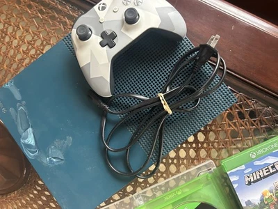 Microsoft Xbox One S Gears of War Deep Blue Special Edition Bundle 500GB TESTED - Image 1 of 4