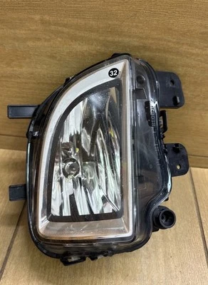Farol de neblina dianteiro do lado esquerdo do motorista Volkswagen Jetta fabricante de equipamento original 2011-2015 5K09416 - Imagem 1 de 4