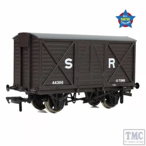 E87056 EFE Rail OO Gauge LSWR 10T Ventilated Van SR Brown (Early) New Tooling - Picture 1 of 1