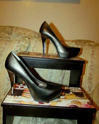 TACONES ESPEJO CARLOS SANTANA JUGUETONES TALLA 6.5 PELTRE PLATAFORMA OCULTA METÁLICA 4.5  Foto 1 de 4