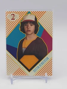 🔥#23/99 2019 Topps Stranger Things 2 #CR-DS Dustin Henderson Costume Relic Card - Picture 1 of 2
