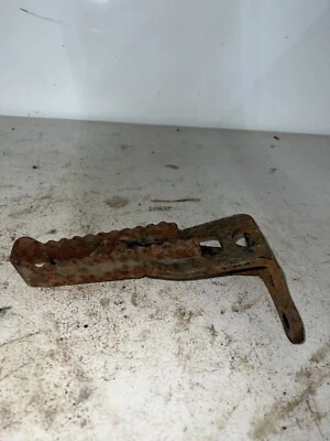 Yamaha Moto 4 1987 reposapiés izquierdo/29U-27411-11-00 Foto 1 de 4