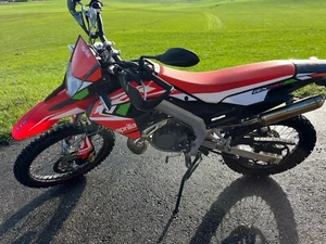Aprilia RX 50ccm BJ. 2021 10.000km schwarz, Pickerl neu 10/2024 - Bild 1 von 12