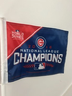 Chicago Cubs 2016 Campeones de la Serie Mundial Azul/Rojo BANDERA VENTANA COCHE (11”x14”) Foto 1 de 4