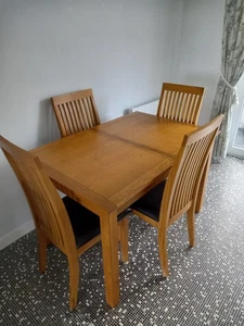 Dining Table And four chairs, extendable in oak colour. - Picture 1 of 12