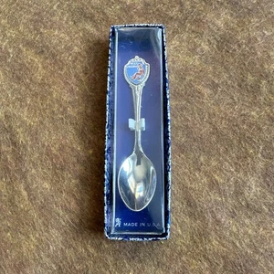 Sammlerstück Souvenir Löffel WEST VIRGINIA Hillbilly mit Mondschein Emaille Neu im Karton USA - Bild 1 von 18