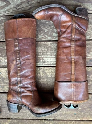 Botas Campus FRYE De Colección Años 70 9.5B Cuero ALTO Rodilla Puños Tacón Apilado Boho-Raras Foto 1 de 4