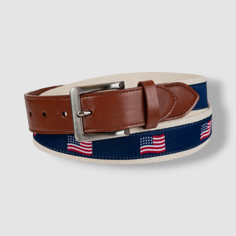 Cinturón de cuero sintético con bandera americana azul Club Room para hombre talla XL Foto 1 de 1