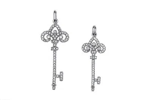 925 Sterling Silver Crown Design Key Charm Pendant - Picture 1 of 3