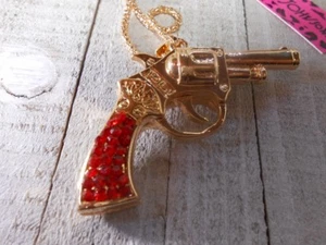 REVOLVER PISTOLE GUN BETSEY JOHNSON ROT STRASS GOLDFARBEN HALSKETTE ANHÄNGER - Bild 1 von 11