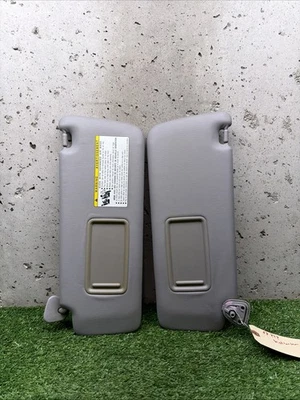 Quebra-sol lateral cinza OEM para motorista e passageiro TOYOTA HIGHLANDER 2001-2007 - Imagem 1 de 4