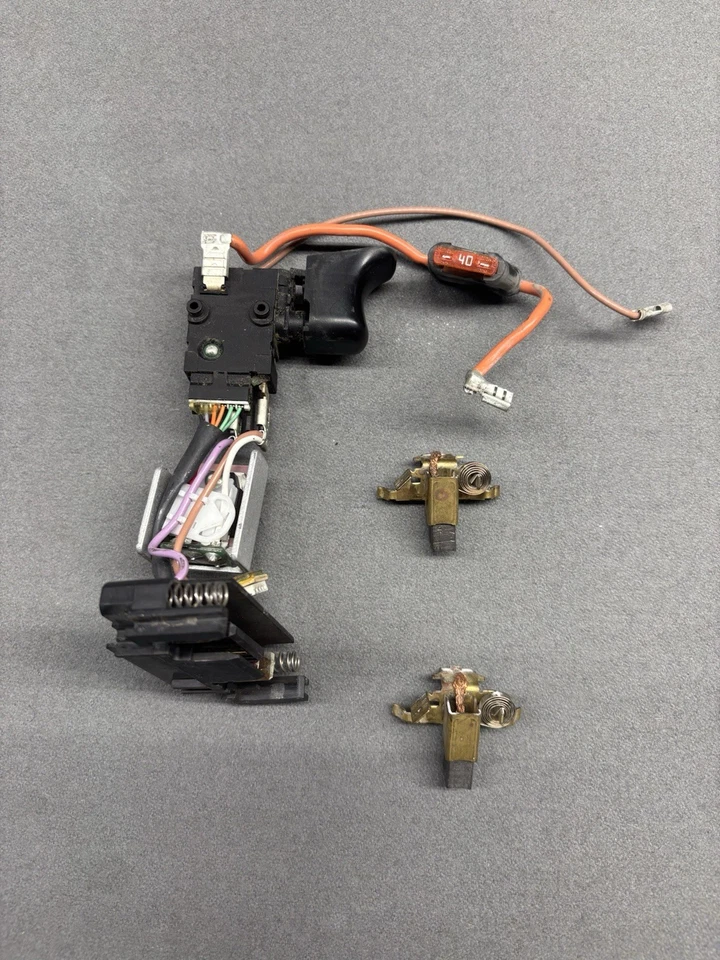 Dewalt DC305 Switch N309759 And Brush Set 610125-00 - Image 1 of 1