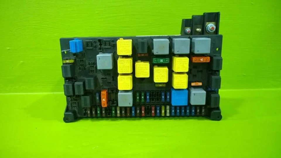 00 ML320 BCM BODY CONTROL MODULE FUSE RELAY BOX OEM 3753-20 - Image 1 of 3